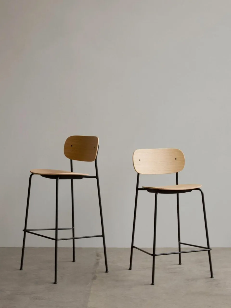 Audo Copenhagen Barstuhl Co aus Metall und Holz