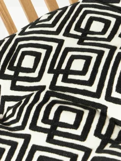 Westwing Collection Baumwoll-Sitzkissen Sevil mit grafischer Verzierung, 2 Stück