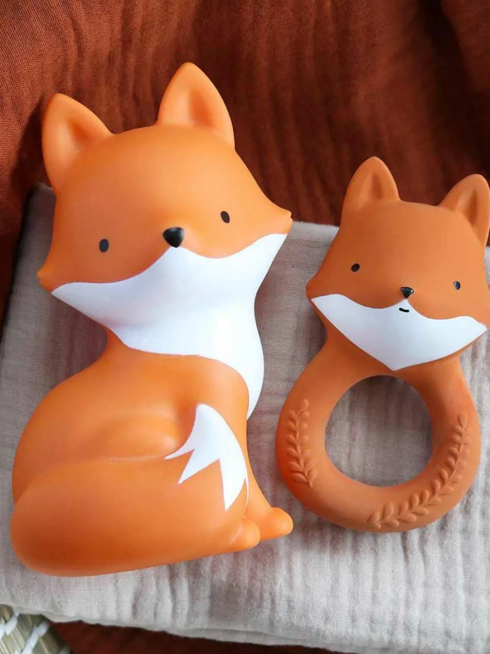 Kinder A Little Lovely Company Beißring Fox aus Naturkautschuk
