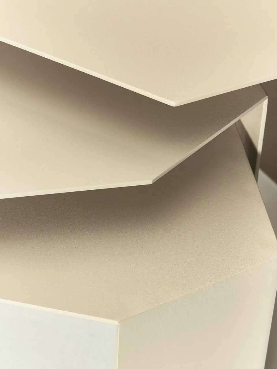 ferm LIVING Beistelltische Shard in organischer Form, 3er-Set