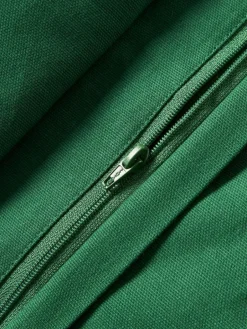Westwing Collection Bestickte Samt-Kissenhülle Holly Jolly mit Kederumrandung