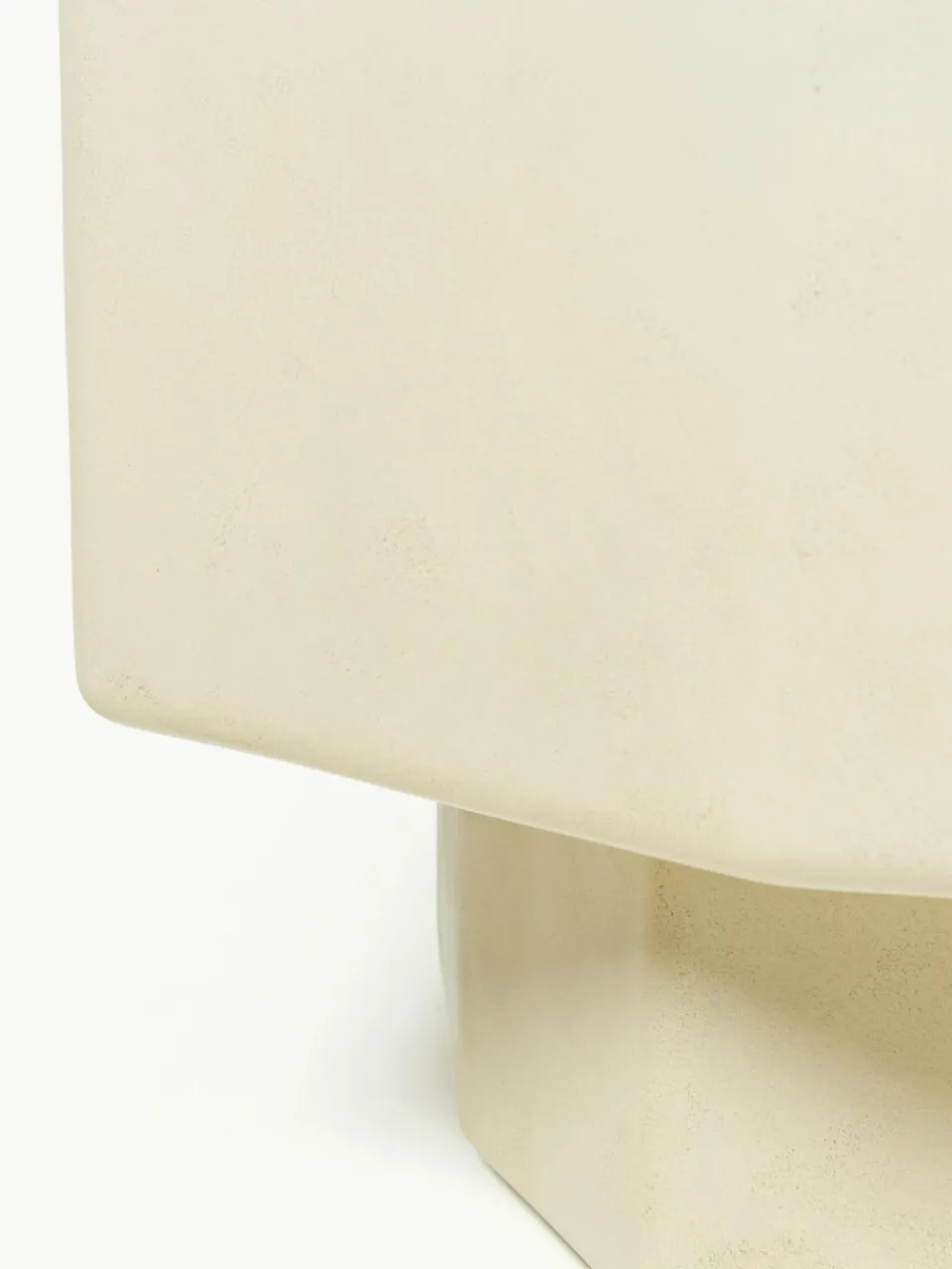 ferm LIVING Beton-Couchtisch Staffa in organischer Form