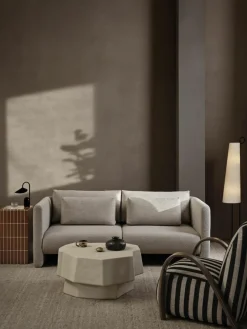 ferm LIVING Beton-Couchtisch Staffa in organischer Form
