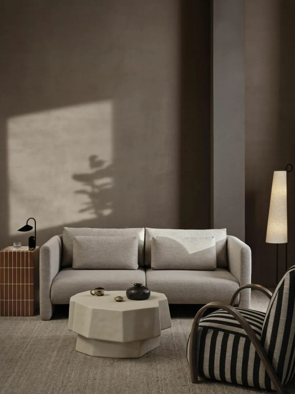 ferm LIVING Beton-Couchtisch Staffa in organischer Form