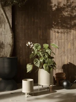 ferm LIVING Blumentopf Bau mit geriffelter Oberfläche, H 24 cm