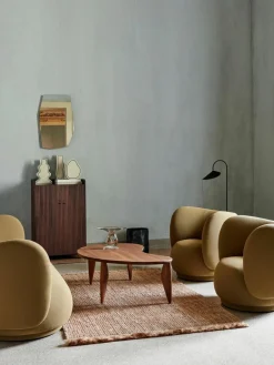 ferm LIVING Couchtisch Feve aus Walnussholz in organischer Form