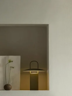 Audo Copenhagen Dimmbare LED-Tischlampe Ray mit USB-Anschluss