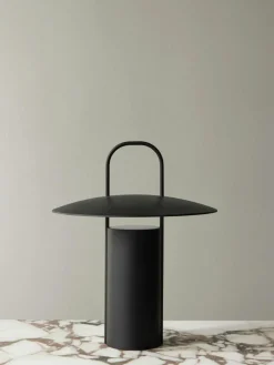 Audo Copenhagen Dimmbare LED-Tischlampe Ray mit USB-Anschluss