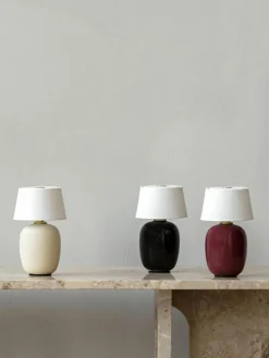 Audo Copenhagen Dimmbare Tischlampe Torso mit USB-Anschluss
