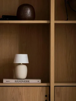 Audo Copenhagen Dimmbare Tischlampe Torso mit USB-Anschluss