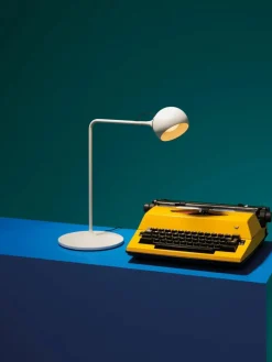 Artemide Dimmbare verstellbare LED-Schreibtischlampe Ixa