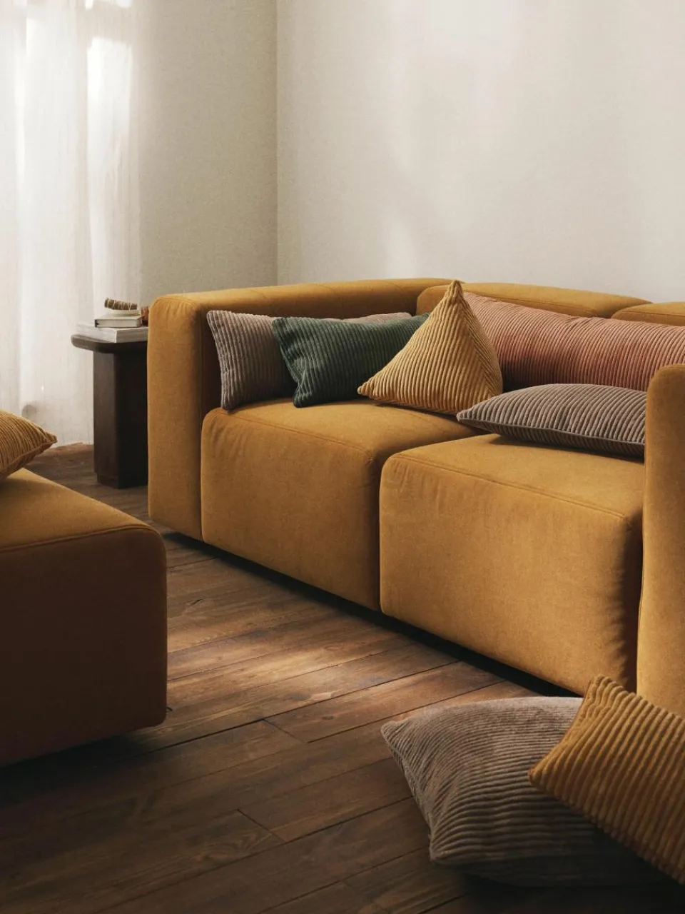 Westwing Collection Dreieckiges Cord-Kissen Kylen