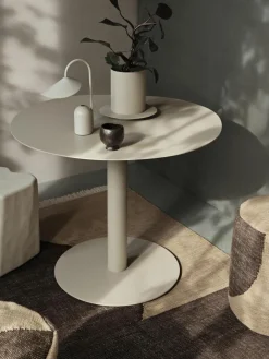 ferm LIVING Esstisch Pond in organischer Form, Ø 88 cm