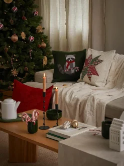 Westwing Collection Flauschige Kuscheldecke Nari mit winterlichem Motiv