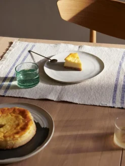 ferm LIVING Frühstücksteller Flow aus Steinzeug