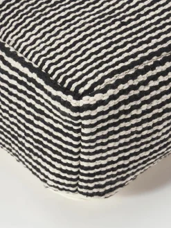 Westwing Collection Gestreiftes Baumwoll-Bodenkissen Carmelo