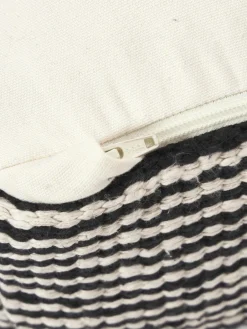 Westwing Collection Gestreiftes Baumwoll-Bodenkissen Carmelo