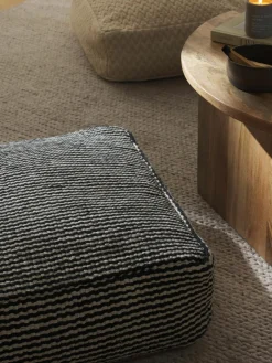 Westwing Collection Gestreiftes Baumwoll-Bodenkissen Carmelo