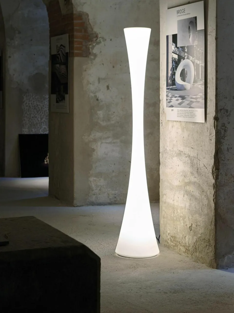 Martinelli Luce Große dimmbare Outdoor Stehlampe Biconica mit Fernbedienung