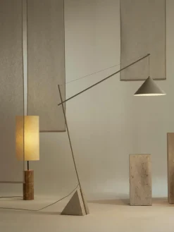 Westwing Collection Große Leselampe Reyna mit Travertin-Fuß