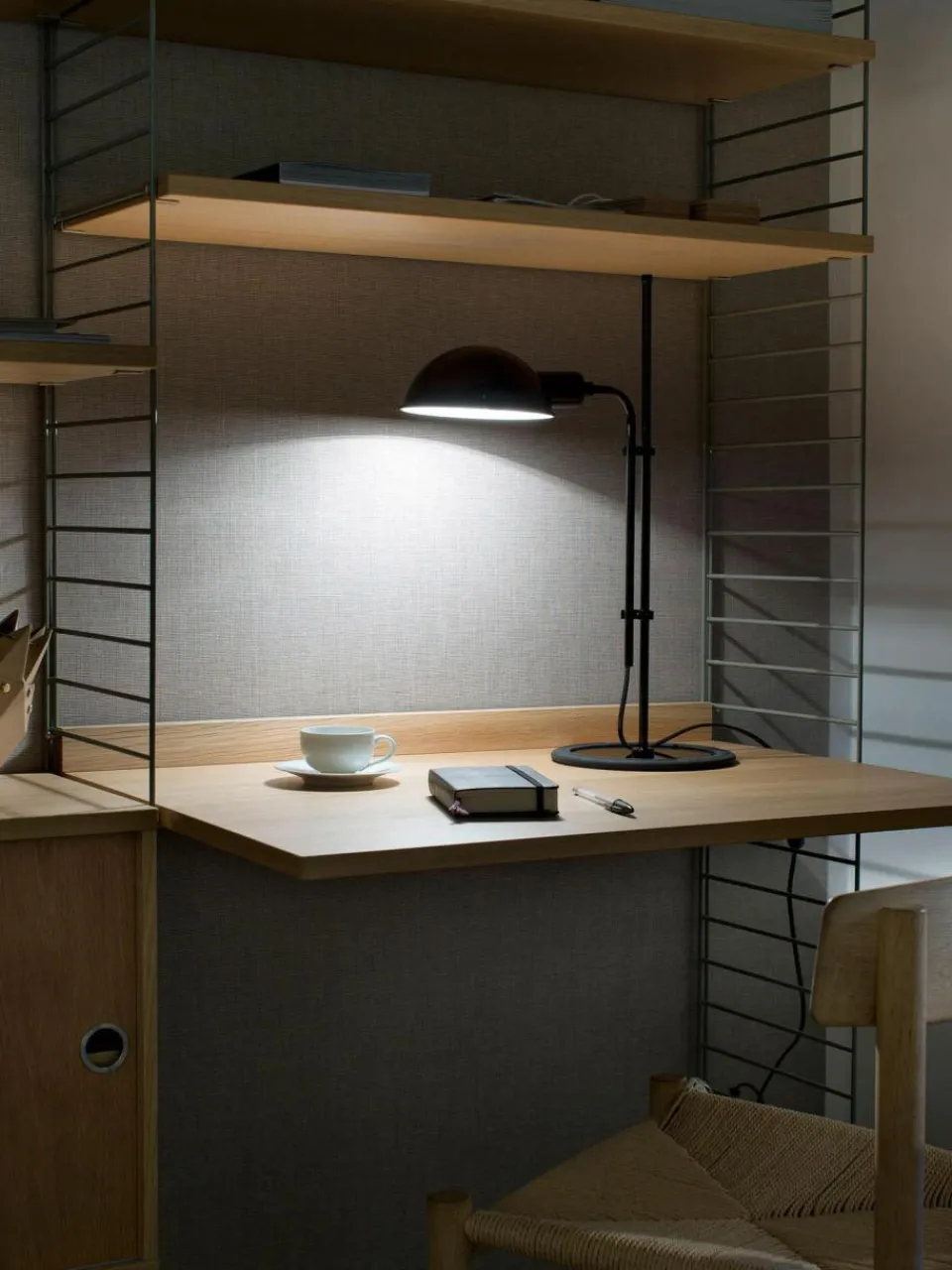 Marset Große Schreibtischlampe Funiculí mit verstellbarem Lampenschirm