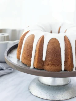 Nordic Ware Gugelhupfform Anniversary mit Antihaftbeschichtung, in verschiedenen Größen