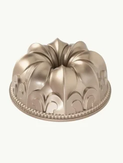 Nordic Ware Gugelhupfform Fleur De Lis mit Antihaftbeschichtung