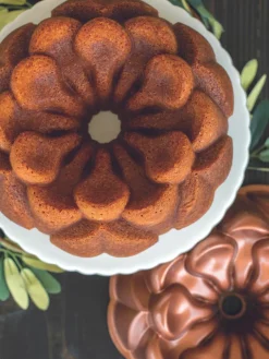 Nordic Ware Gugelhupfform Magnolia mit Antihaftbeschichtung