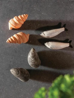 &k amsterdam Handbemalte Salz- & Pfefferstreuer Sardine aus Dolomit, 2er-Set