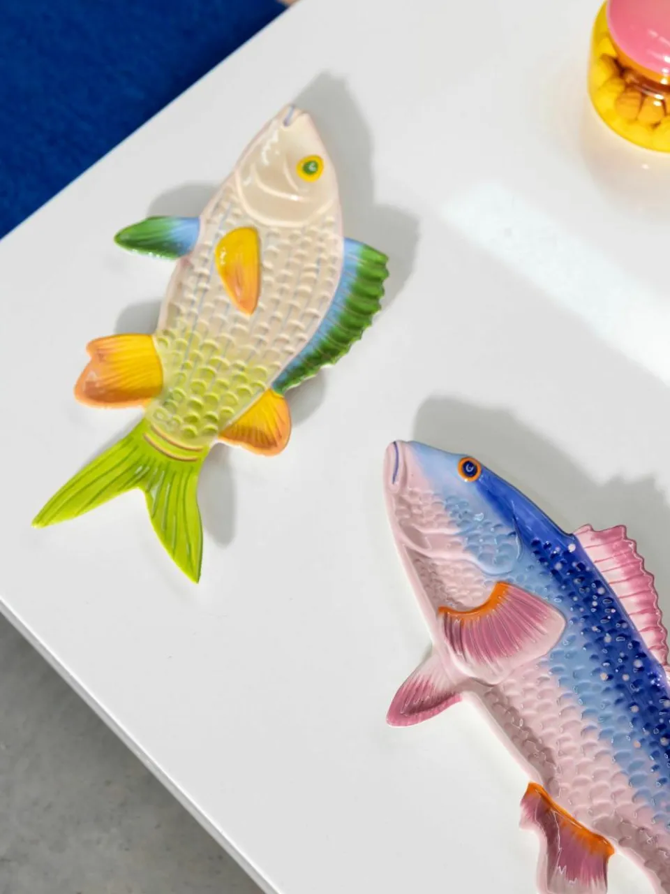 &k amsterdam Handbemalte Servierplatte Fish aus Dolomit