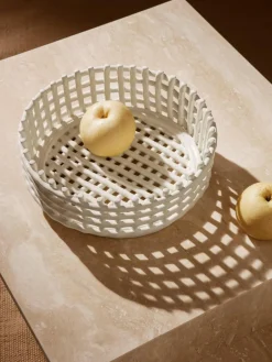 ferm LIVING Handgefertigte Deko-Schale Centrepiece aus Keramik