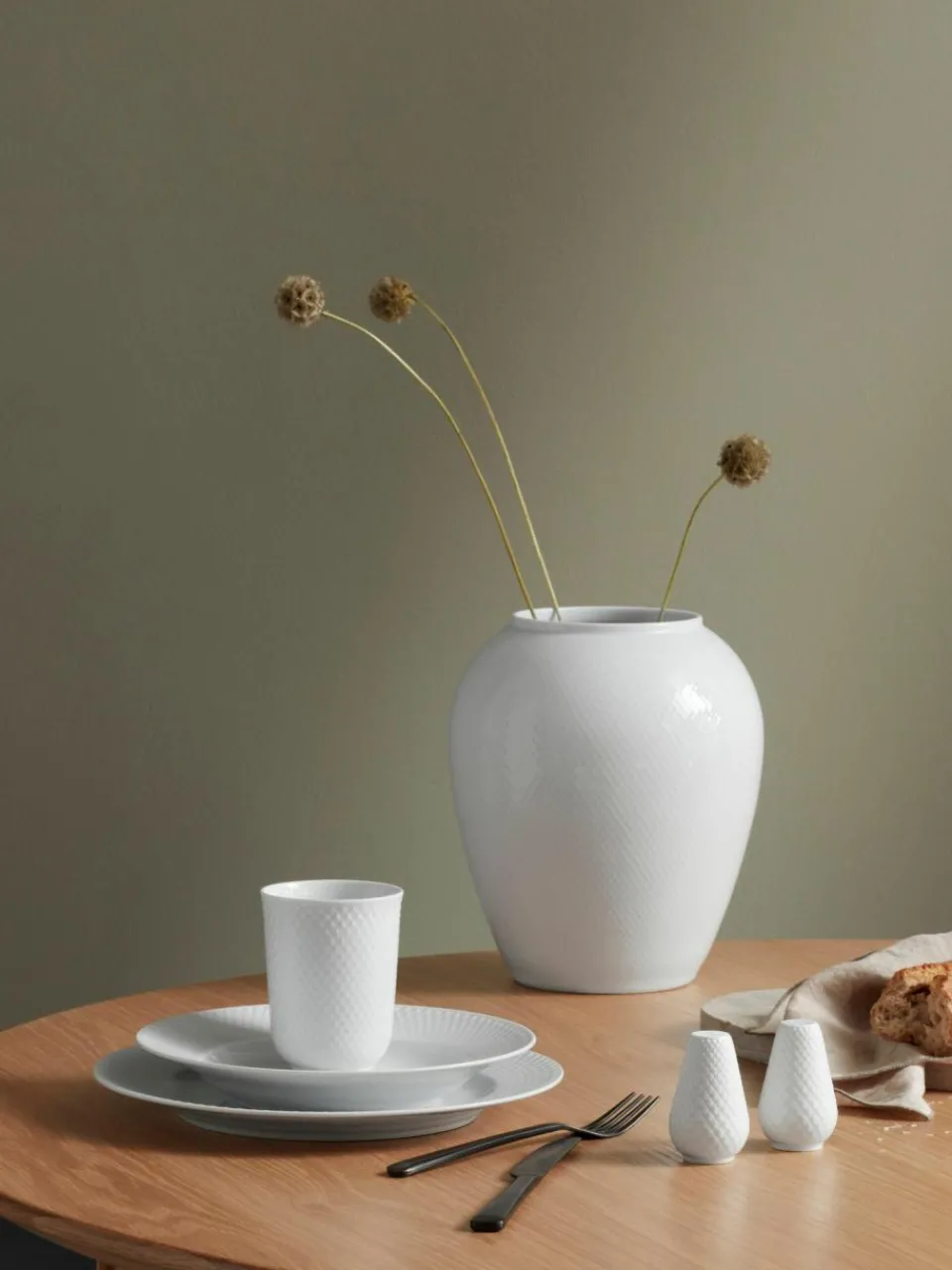 Lyngby Porcelaen Handgefertigte Porzellan-Vase Rhombe, H 25 cm