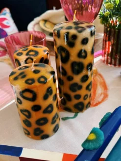Anna + Nina Handgefertigte Stumpenkerze Leopard, H 10 cm