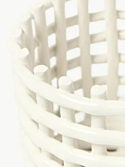 ferm LIVING Handgefertigter Aufbewahrungskorb Nalan aus Keramik, H 15 cm