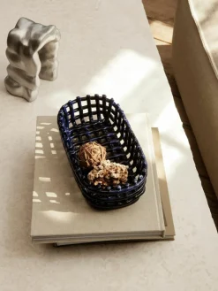 ferm LIVING Handgefertigter Aufbewahrungskorb Nalan aus Keramik