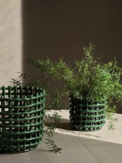 ferm LIVING Handgefertigter Aufbewahrungskorb Nalan aus Keramik, H 15 cm