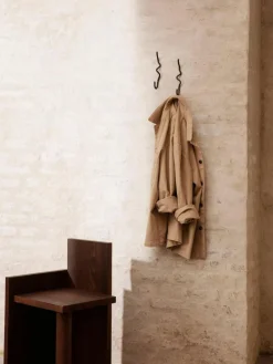ferm LIVING Handgefertigter Messing-Wandhaken Curvature