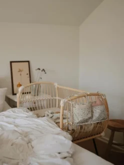 Kinder Bermbach Handgefertigtes Beistell-Babybett Martha aus Rattan, höhenverstellbar