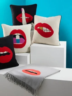 Jonathan Adler Handgefertigtes Woll-Dekokissen Lips Bitten