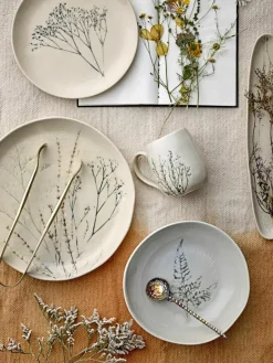 Bloomingville Handgemachte Tasse Bea mit Gräser-Motiv