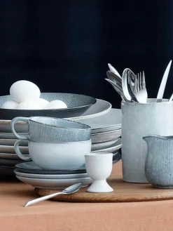 Broste Copenhagen Handgemachte Teetasse Nordic Sand mit Untertasse