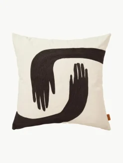 ferm LIVING Handgesticktes Kissen Pose aus Bio-Baumwolle