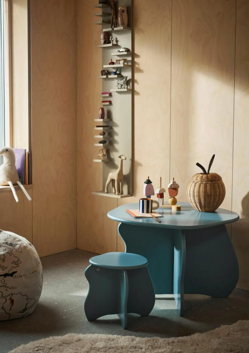 Kinder ferm LIVING Kids Holz-Kindertisch Slope in organischer Form