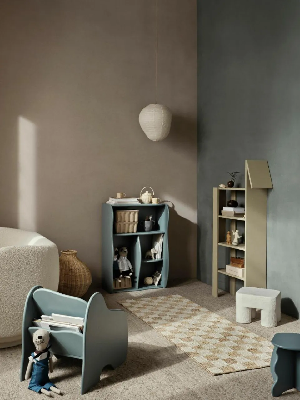 Kinder ferm LIVING Kids Holz-Loungekinderstuhl Slope mit Bücherregal