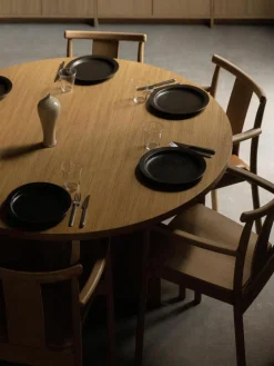 Audo Copenhagen Holzstuhl Merkur aus