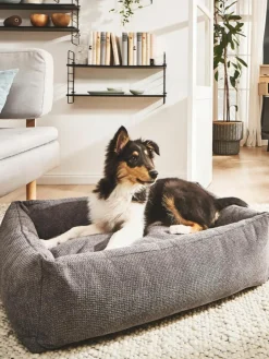 Laboni Hundebett Tudor, in verschiedenen Größen