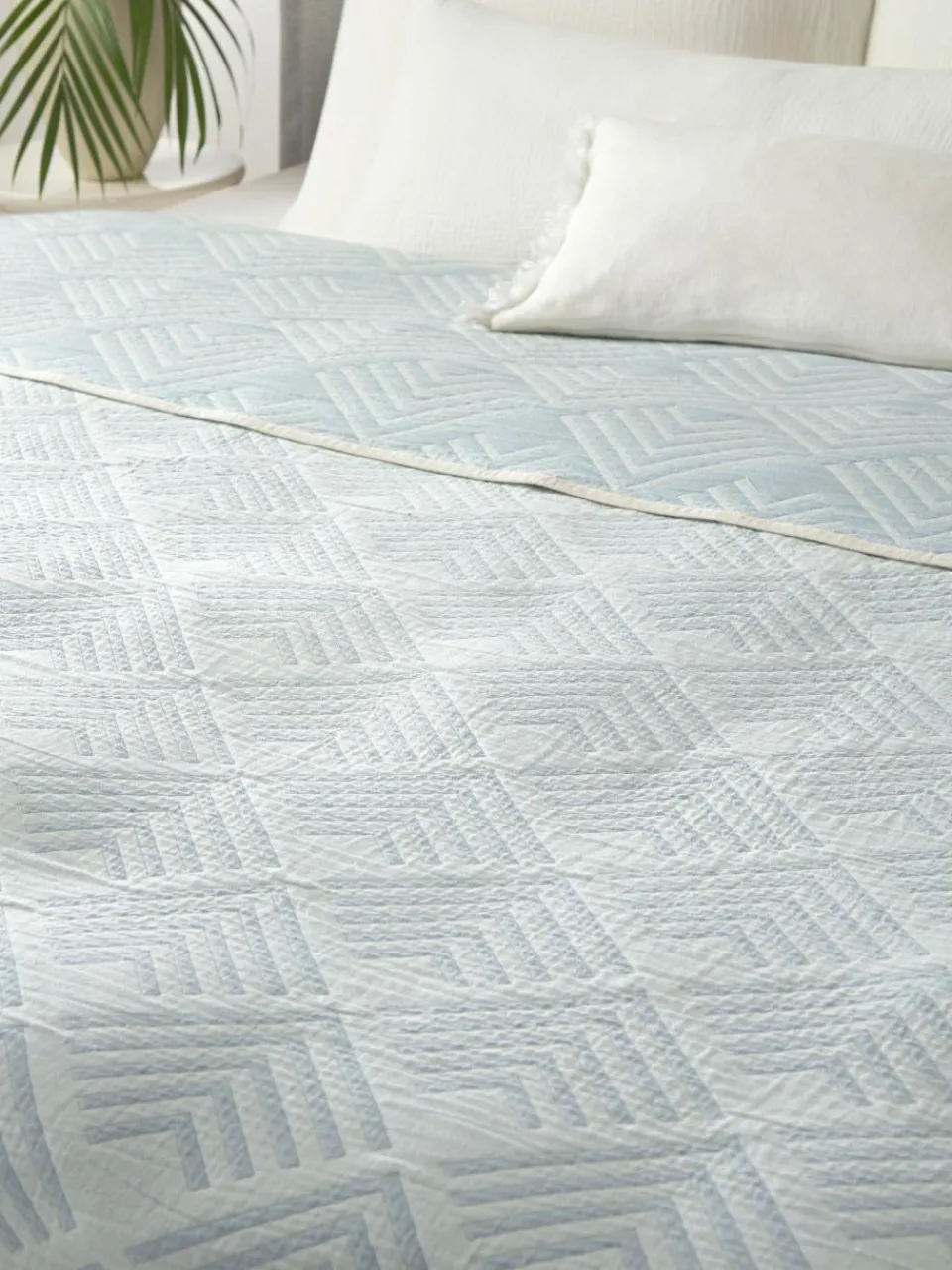 Westwing Collection Jacquard-Tagesdecke Milano mit grafischem Muster