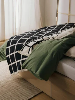 Westwing Collection Karierte Kuscheldecke Edison mit Fransenabschluss