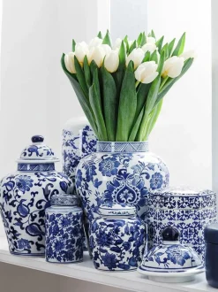 Westwing Kleine Deckelvase Annabelle aus Porzellan, H 13 cm