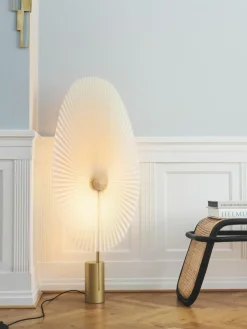 Gejst Kleine dimmbare LED-Stehlampe Liris
